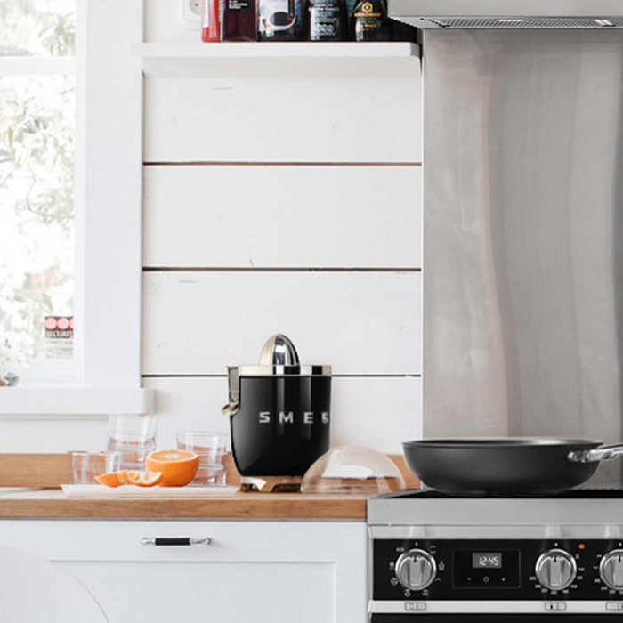 Smeg CJF11BLEU Exprimidor de cítricos Negro y Plata