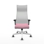 Sillón Albacete con mecanismo Sincro tapizada con Tela color Rosa y malla color Blanco. Equipado con Base poliamida blanca, Brazos 1D y Ruedas 65 mm parqué