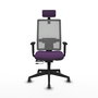 Silla de oficina Horna con mecanismo Sincro/Traslack tapizada con Tela color Morado y malla color Gris. Equipada con lumbar 1D, Brazos 1D, Cabecero 2D y Ruedas 65 mm parqué
