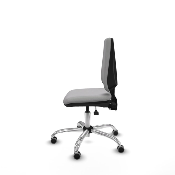 Silla de oficina Elche con mecanismo Asincro tapizada con Tela color Gris claro. Equipada con Base cromada, Sin brazos y Ruedas 65 mm parqué