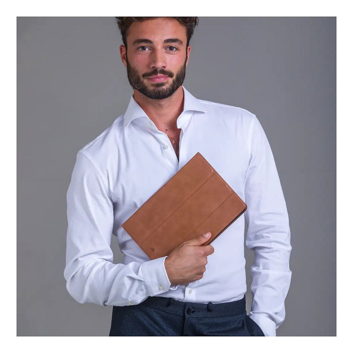 dbramante Risskov Funda Folio para iPad Pro 11" (M5 2025/M4 2024) en Cuero de Grano Entero Color Bronceado