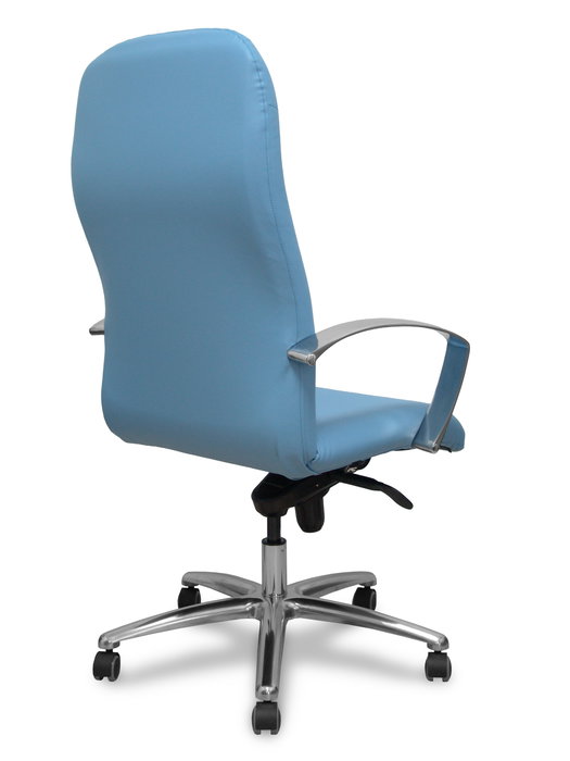 Sillón Caudete con mecanismo Basculante avanzado tapizada con Similpiel color Azul claro. Equipado con Base aluminio, Brazos fijos y Ruedas de parqué