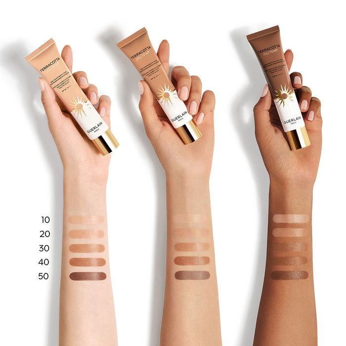 Guerlain Terracotta Joli Teint Tratamiento con Color Protector #40-Amber, FPS 20, Acabado Fresco y Natural, 30 ml
