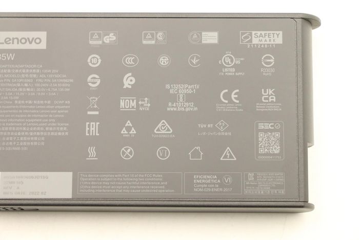 Lenovo Adaptador de Corriente USB-C 135W con Voltaje Ajustable 20V/15V/9V/5V para Laptops Lenovo Lenovo Adaptador de Corriente USB-C 135W con Voltaje Ajustable 20V/15V/9V/5V para Laptops Lenovo