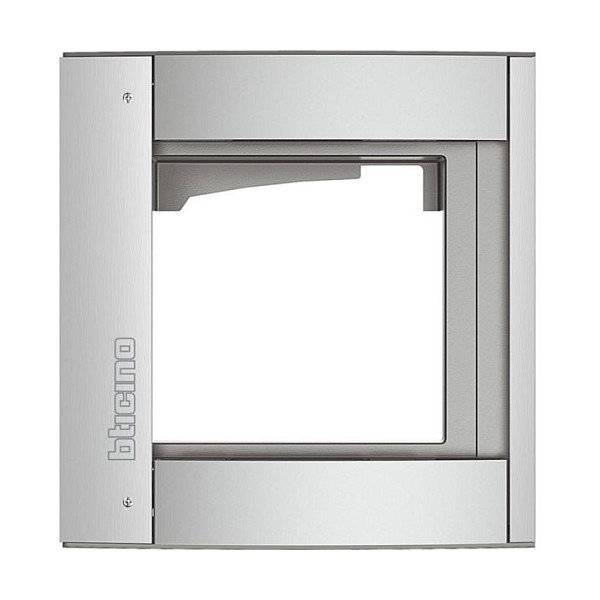 Legrand 350211 Marco de cubierta 1M para estación SFERA en Aluminio Legrand 350211 Marco de cubierta 1M para estación SFERA en Aluminio