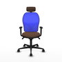 Silla de oficina Jorquera con mecanismo Sincro tapizada con Tela color Marrón oscuro y malla color Azul. Equipada con lumbar 1D, Brazos 1D, Cabecero 2D y Ruedas 65mm nailon