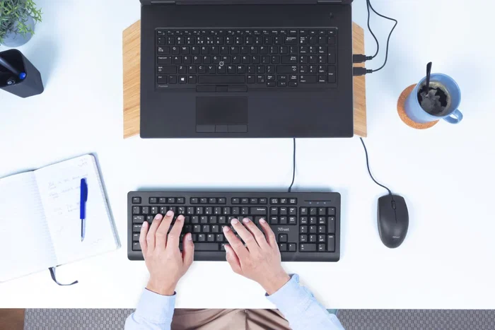 Trust Primo 23883 Teclado USB Tamaño Completo QWERTY Español Negro, Teclas Silenciosas, Resistente a Derrames, Cable 1.8m