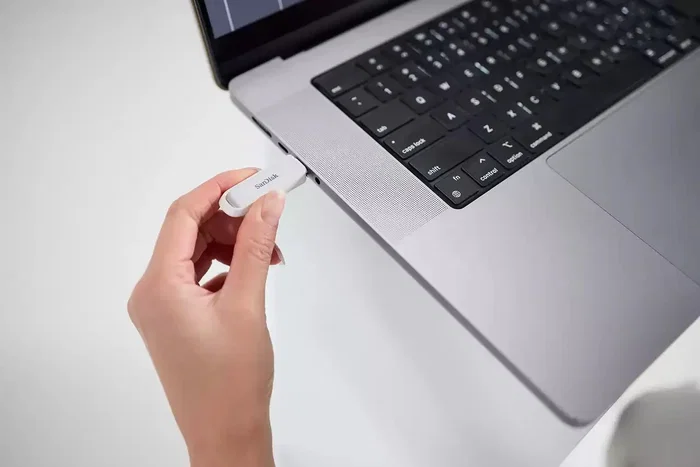 Phone drive usb-c arctic white 1tb Phone drive usb-c arctic white 1tb