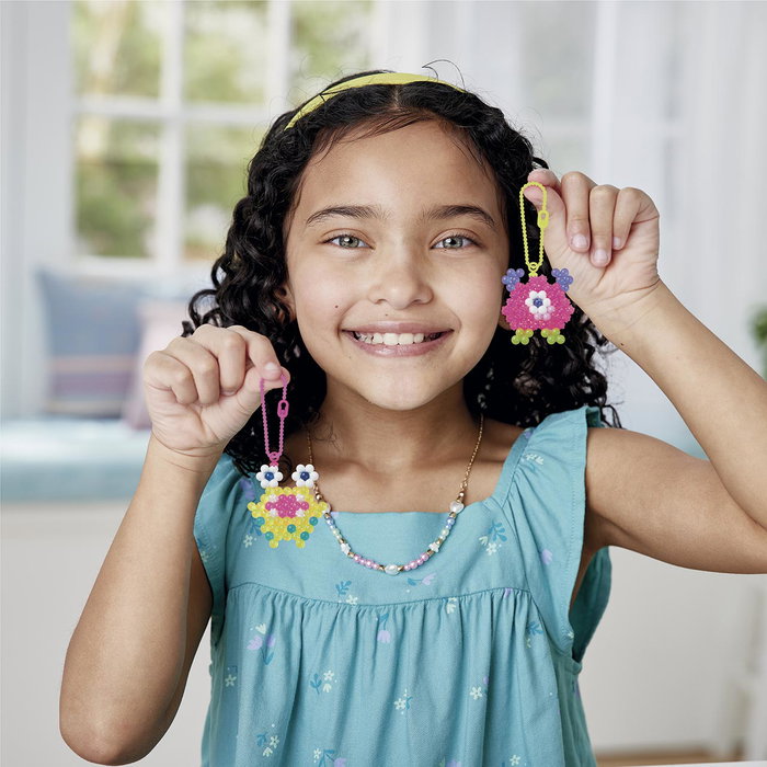 Aquabeads Set Monstruos Locos 35144 - Juego de 700 Cuentas para Manualidades, Creaciones y Llaveros Aquabeads Set Monstruos Locos 35144 - Juego de 700 Cuentas para Manualidades, Creaciones y Llaveros