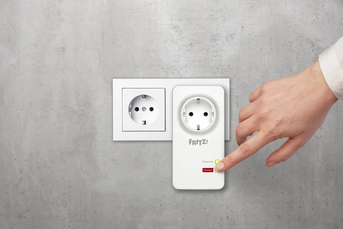 AVM Adaptador Powerline FRITZ! 1220E, 1200 Mbps, 2 Puertos Gigabit Ethernet, HomePlug AV2, Blanco