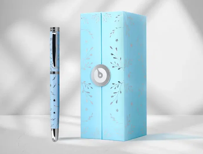 Belius Bella Roller Aluminio Azul Celeste con Relieve y Tinta Negra Caja de Diseño