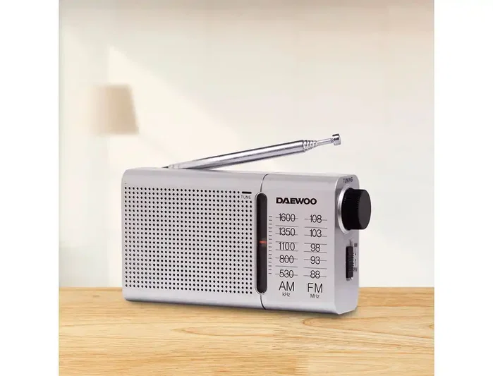 Daewoo Radio portátil DW1037 plata