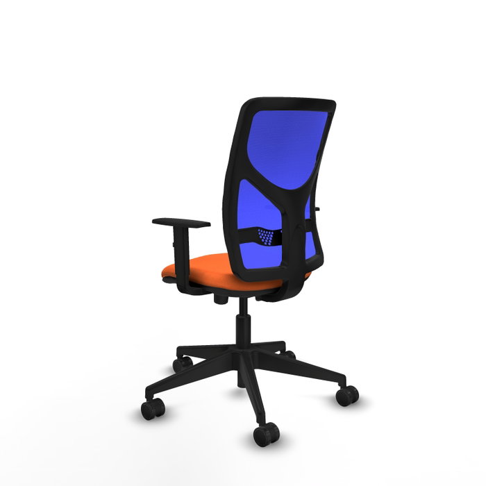 Silla de oficina Motilla con mecanismo Sincro/Traslack tapizada con Tela color Naranja y malla color Azul. Equipada con lumbar 1D, Brazos 1D y Ruedas 65mm nailon