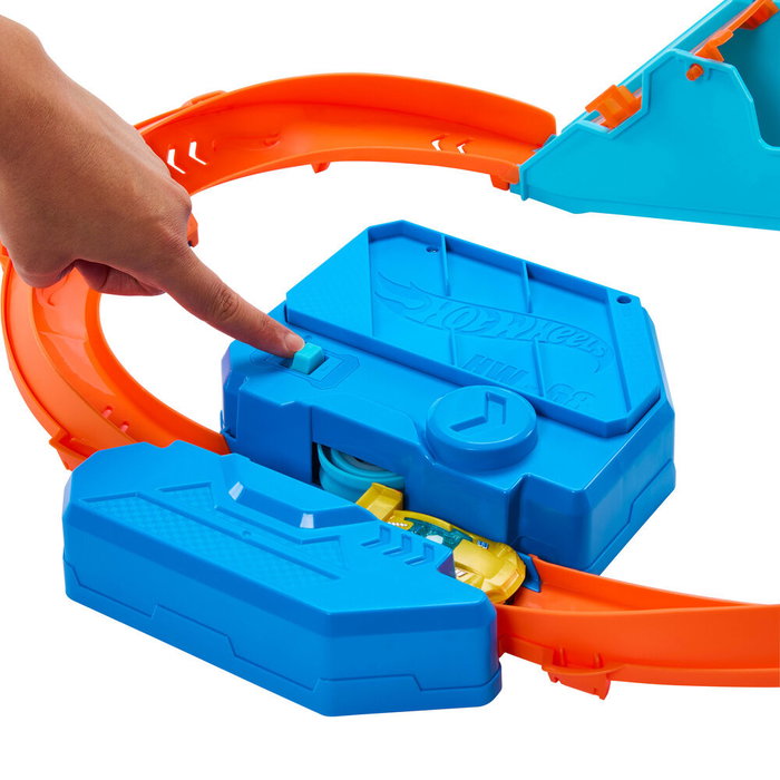 Mattel Circuito Supersalto Hot Wheels Pista Carreras con Salto Impulsado y Coche de Juguete Metálico a Partir de 4 Años