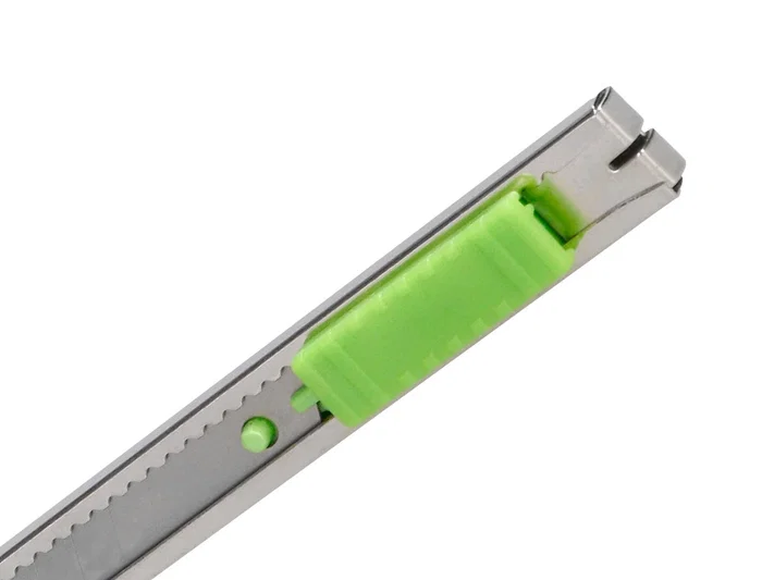 Q-connect Cúter Metálico Estrecho Cuchilla 9 mm con Clip Blíster 1 unidad