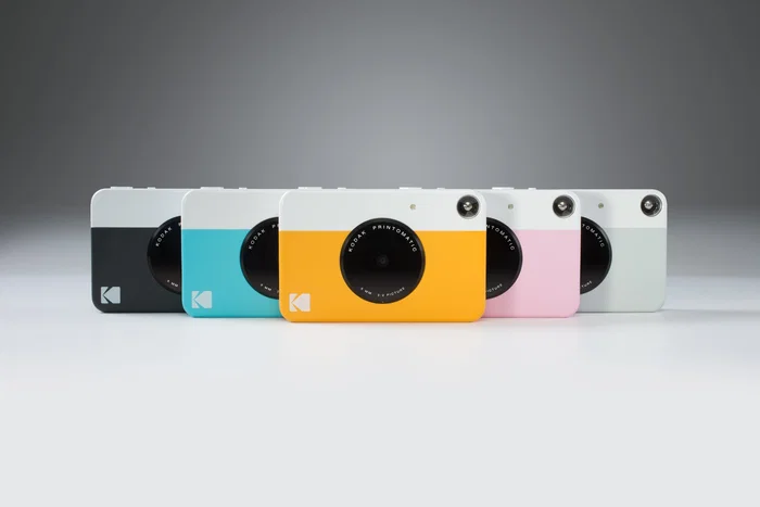 Kodak Printomatic - Cámara Digital Instantánea, Tamaño Foto 2x3 Pulgadas (5MP), Rosa y Blanco, con Autoenfoque y Flash