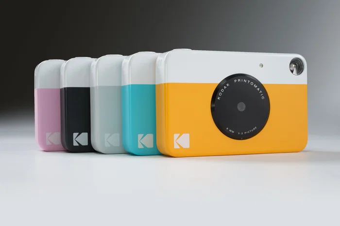 Kodak Printomatic - Cámara Digital Instantánea, Tamaño Foto 2x3 Pulgadas (5MP), Rosa y Blanco, con Autoenfoque y Flash