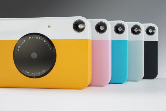 Kodak Printomatic - Cámara Digital Instantánea, Tamaño Foto 2x3 Pulgadas (5MP), Rosa y Blanco, con Autoenfoque y Flash