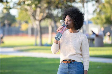 Ninja BC151EUNV Batidora de Vaso Individual para Smoothies Azul, Portátil USB-C, Vaso 530ml con Tapa de Viaje