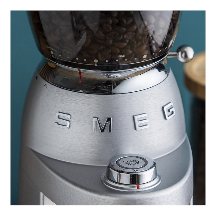 Smeg Molinillo de café 50s Style CGF02SSEU plata Smeg Molinillo de café 50s Style CGF02SSEU plata