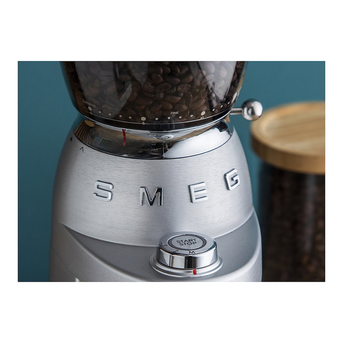 Smeg Molinillo de café 50s Style CGF02SSEU plata Smeg Molinillo de café 50s Style CGF02SSEU plata