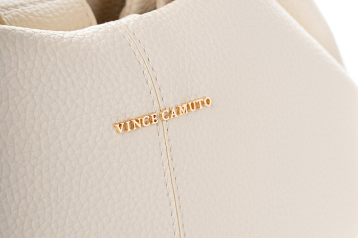 Vince Camuto Bolso Capri en color Crema Vince Camuto Bolso Capri en color Crema