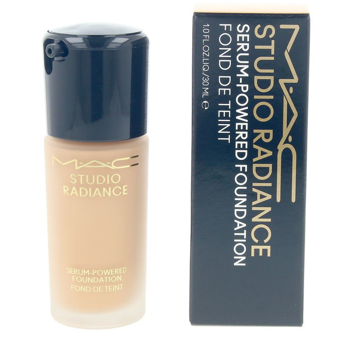 MAC Studio Radiance Serum-Powered Foundation NC25 30 ml - Base de Maquillaje con Tratamiento, Ácido Hialurónico, Acabado Luminoso