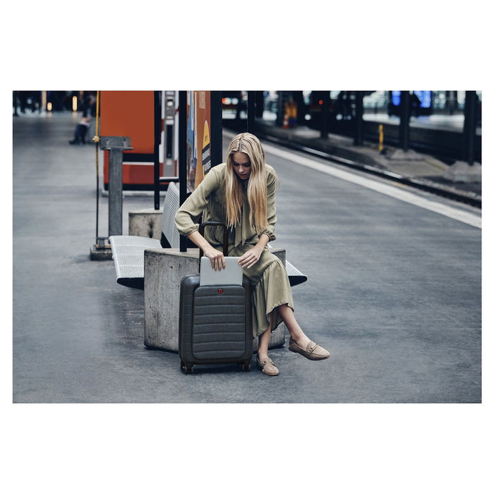 Wenger Maleta de Cabina Syntry con Compartimento para Portátil 14", 4 Ruedas Pivotantes, Negro/Gris, 36L