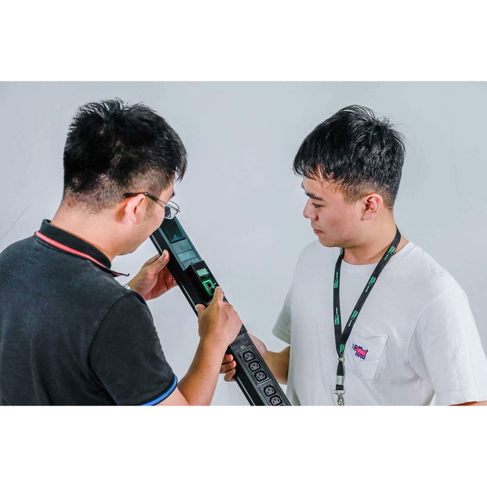 Armario Rack Mural APC EPDU1216M