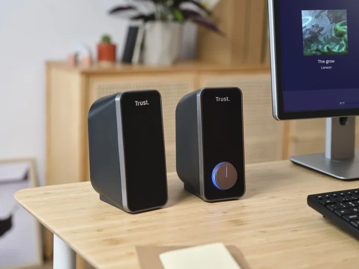 Trust Arys - Altavoces 2.0 para PC/Portátil, 28W (14W RMS), USB/Alimentación por Cable, Negro, Con Control de Volumen y Entrada para Auriculares, Modelo 20179
