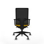 Silla de oficina Horna con mecanismo Sincro tapizada con Tela color Amarillo y malla color Negro. Equipada con lumbar 1D, Brazos 1D y Ruedas 65 mm parqué