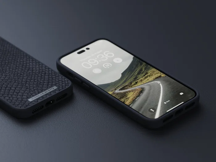 Njord byELEMENTS - Funda con piel de salmón para iPhone 14 Pro Max con MagSafe - Negro - Protección certificada MIL-STD-810H