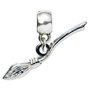 THE CARAT SHOP - Colgante Charm Nimbus 2000 de Harry Potter, Pesa 8.0 g, Dimensiones 95 x 70 x 10 mm