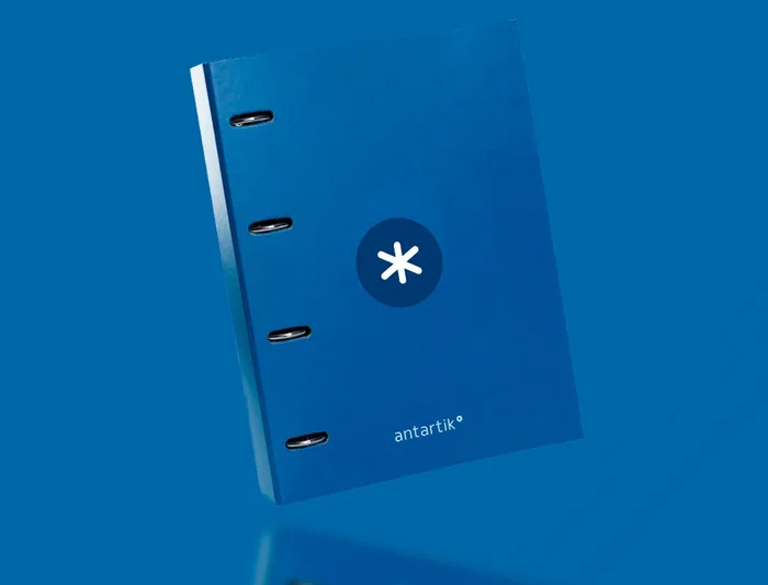 Antartik Carpeta con Recambio A4 Cuadro 5mm Forrada 4 Anillas 25mm Redondas Color Azul Marino 100 Hojas 100g