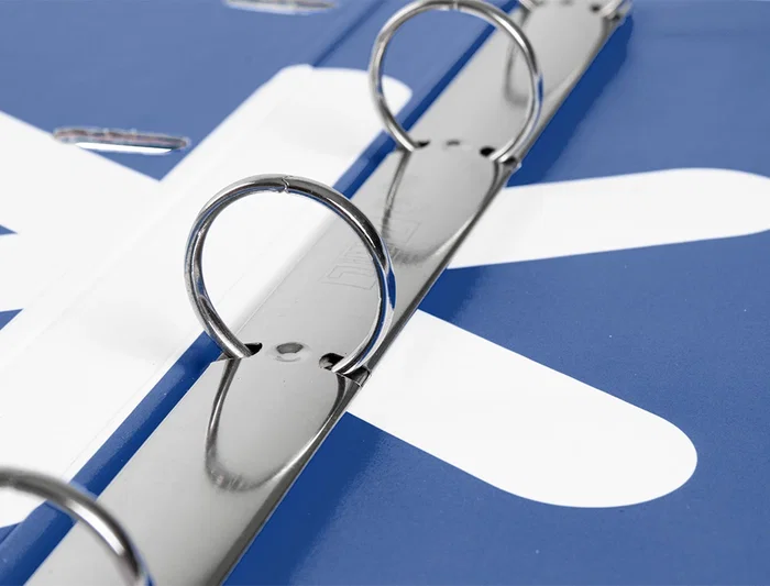 Antartik Carpeta con Recambio A4 Cuadro 5mm Forrada 4 Anillas 25mm Redondas Color Azul Marino 100 Hojas 100g