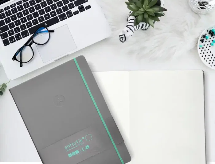 Antartik Cuaderno A4 Hojas Lisas Gris y Turquesa, Tapa Dura, 100 Hojas 80gr FSC