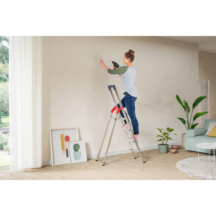 Hailo L51 Escalera de tijera de seguridad de 4 peldaños en aluminio Hailo L51 Escalera de tijera de seguridad de 4 peldaños en aluminio