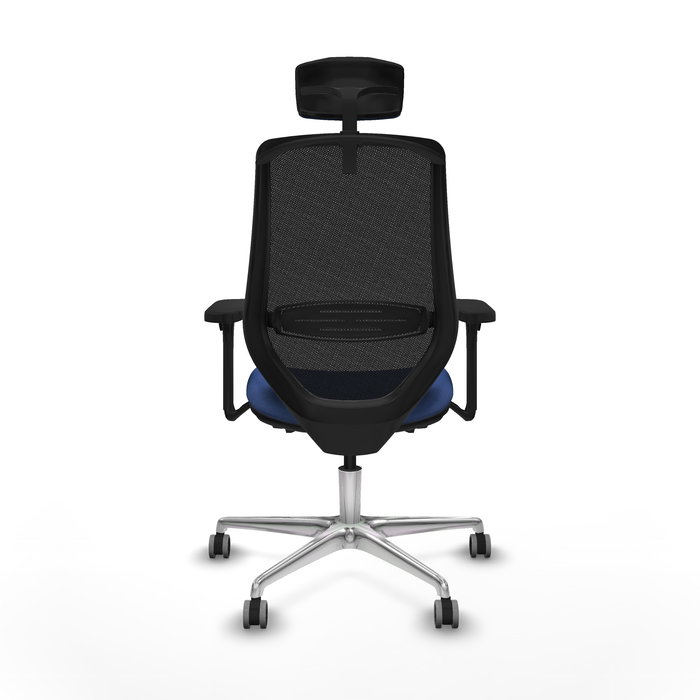 Silla de oficina Mardos con mecanismo Sincro/Traslack tapizada con Tela color Azul marino y malla color Negro. Equipada con lumbar 1D, Brazos 3D, Cabecero 2D y Ruedas 65 mm parqué