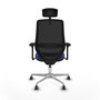 Silla de oficina Mardos con mecanismo Sincro/Traslack tapizada con Tela color Azul marino y malla color Negro. Equipada con lumbar 1D, Brazos 3D, Cabecero 2D y Ruedas 65 mm parqué