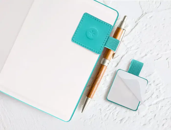 Antartik Portabolígrafos Autoadhesivo Turquesa PU Elástico para Cuaderno hasta 15mm 40x40mm Antartik Portabolígrafos Autoadhesivo Turquesa PU Elástico para Cuaderno hasta 15mm 40x40mm