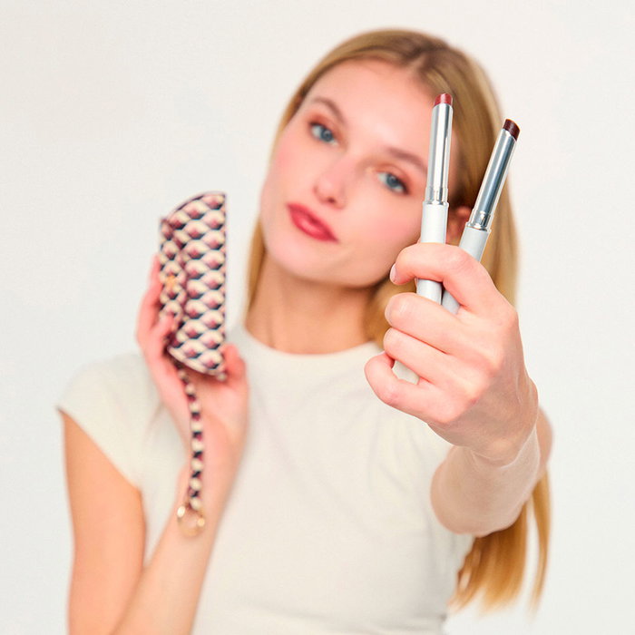 Clinique Almost Lipstick Estuche 3 pz - Labial Bálsamo en Black Honey y Pink Honey con Charm