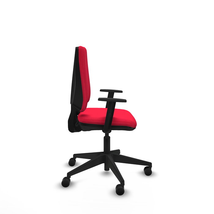 Silla de oficina Elche con mecanismo Contacto permanente básico tapizada con Tela color Rojo. Equipada con Base piramidal negra, Brazos 1D y Ruedas 65mm nailon