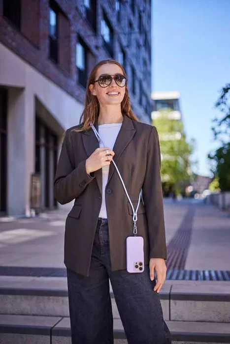 Intenso 7991003 - Collar de Teléfono 2 en 1 con Cable USB-C a USB-C 1.65m para Carga Rápida hasta 60W PD/QC, Color Púrpura