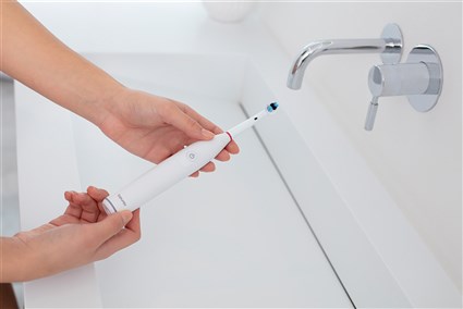 Beurer TB-30 Cepillo Dental Eléctrico Blanco, 2 Programas Limpieza y Encías Sensibles, Tecnología Oscilante y Pulsátil, Temporizador 2 Minutos