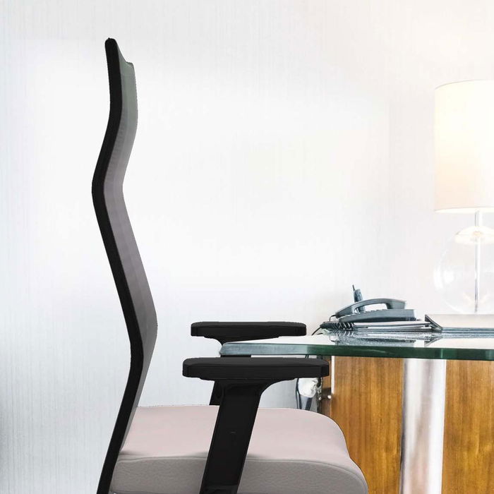 Sillón Albacete con mecanismo Sincro tapizada con Similpiel color Pistacho y malla color Gris. Equipado con Base nailon negra, Brazos 2D y Ruedas 65mm nailon