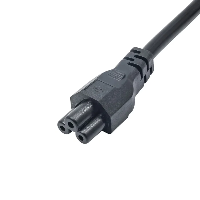 Akyga AK-NB-08A Cable de Alimentación Híbrido CEE7/7 Angular a C5 IEC Derecho para Portátiles - 1 metro - Negro
