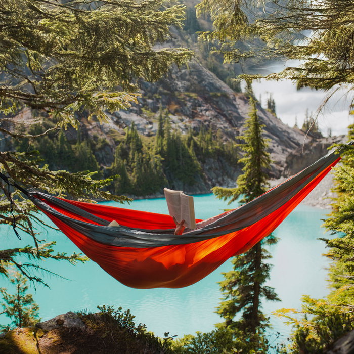 Aktive Hamaca colgante camping ultraligera con accesorios de montaje