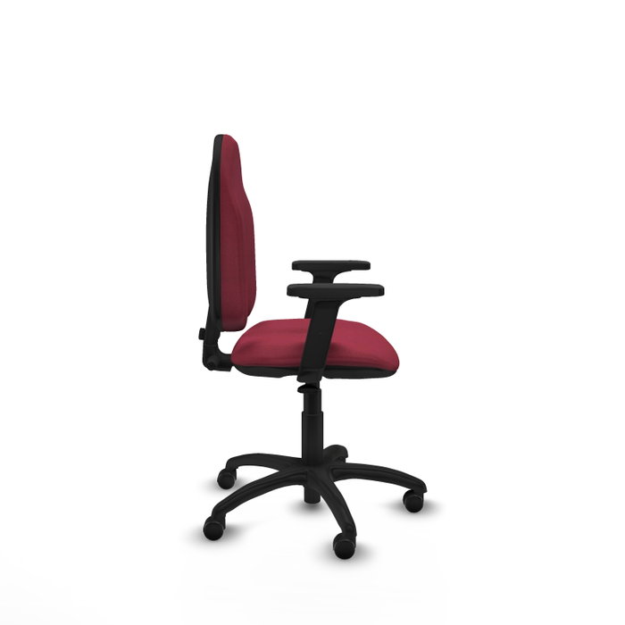 Silla de oficina Algarra con mecanismo Contacto permanente básico tapizada con Tela color Granate. Equipada con Base poliamida negra, Brazos 2D y Ruedas autofrenantes