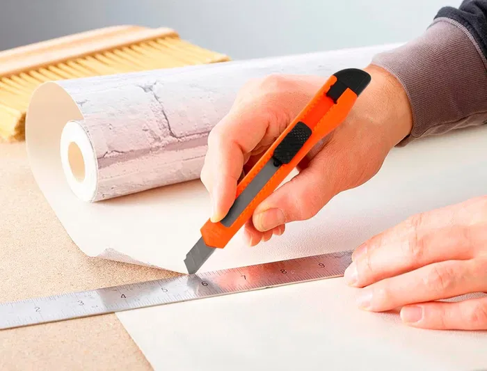 Q-connect Cuter Plástico Estrecho XD-05 Cuchilla 9 mm con Clip Blister 1 Unidad