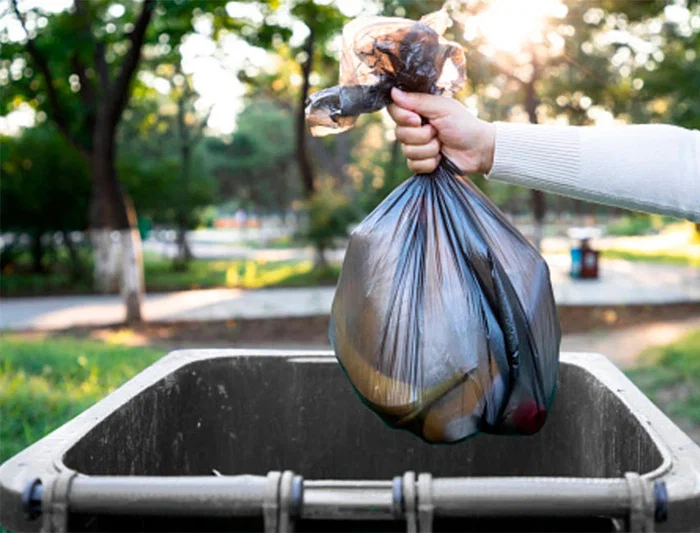 Q-connect Papelera Contenedor Plástico con Tapa y Ruedas 240L Gris 1040x610x610 mm